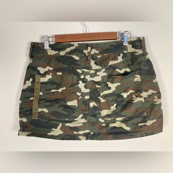 American Eagle Camo Cargo Mini Skirt Size 12 Y2K - Picture 2 of 6